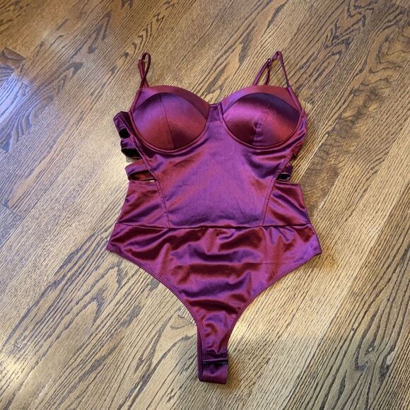 Haute Monde Tops - Haute Monde Structured Bodysuit‎ Sz L Cut Out  Burgundy Whimsigoth Punk Sexy EUC